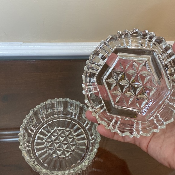 Anchor Hocking Round Crystal Trinket Box with Lid - Picture 7 of 8